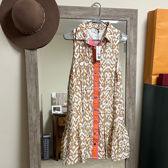 THML Dresses & Skirts - THML Tan and White Patterned Dress